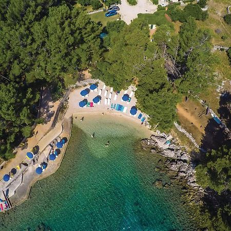 Lovely Apartment In Veli Losinj With Kitchen Exteriör bild