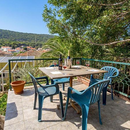 Lovely Apartment In Veli Losinj With Kitchen Exteriör bild