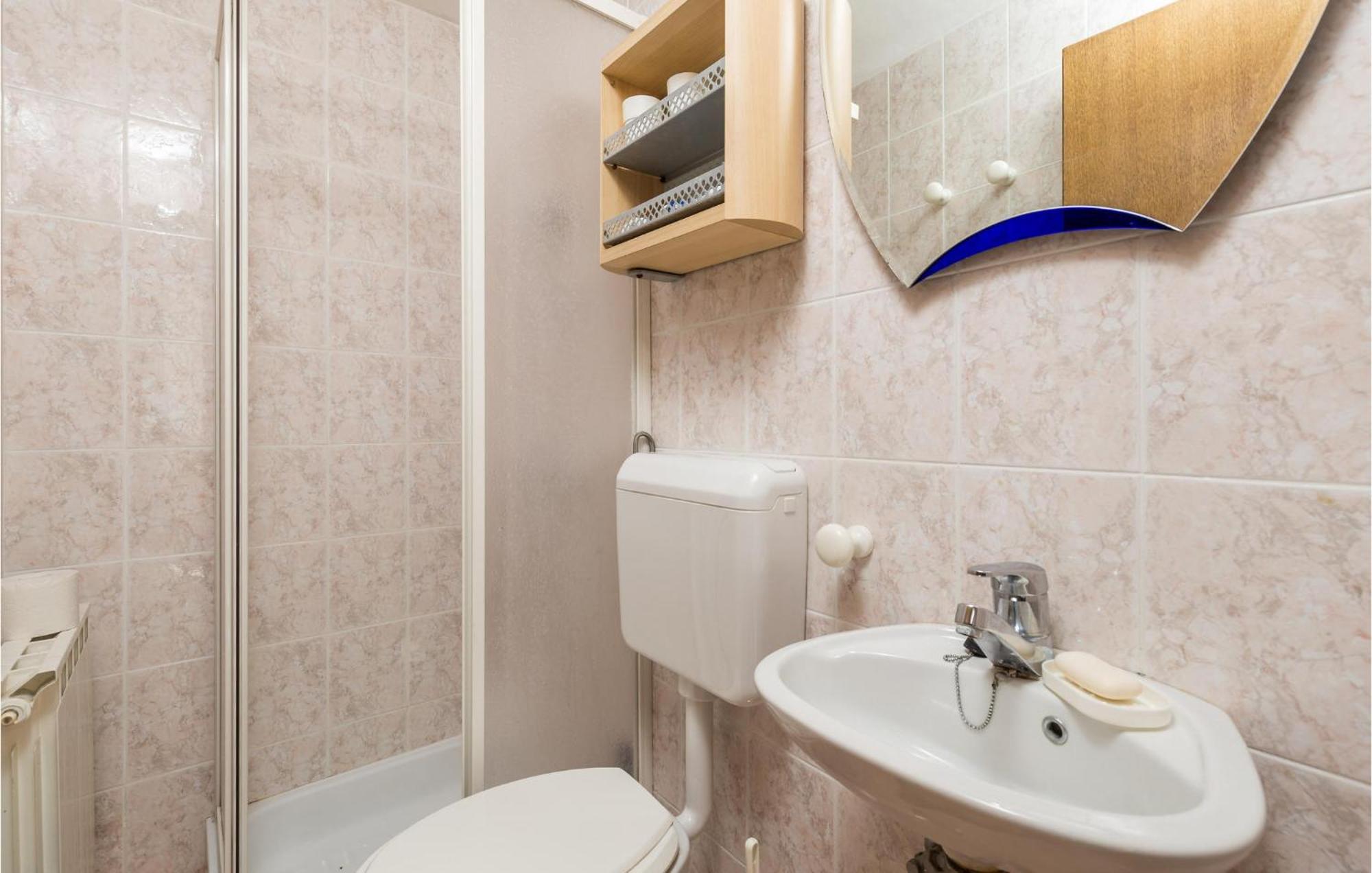 Lovely Apartment In Veli Losinj With Kitchen Exteriör bild
