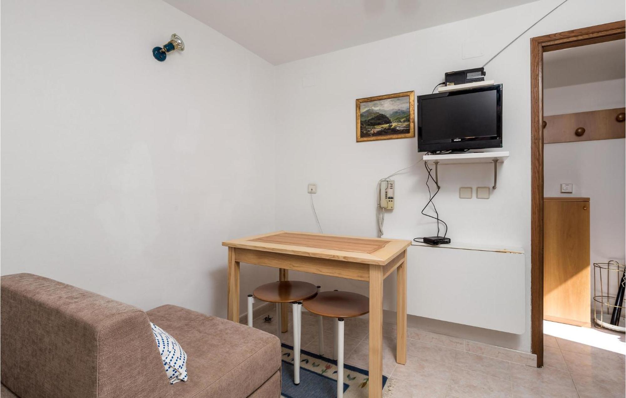 Lovely Apartment In Veli Losinj With Kitchen Exteriör bild