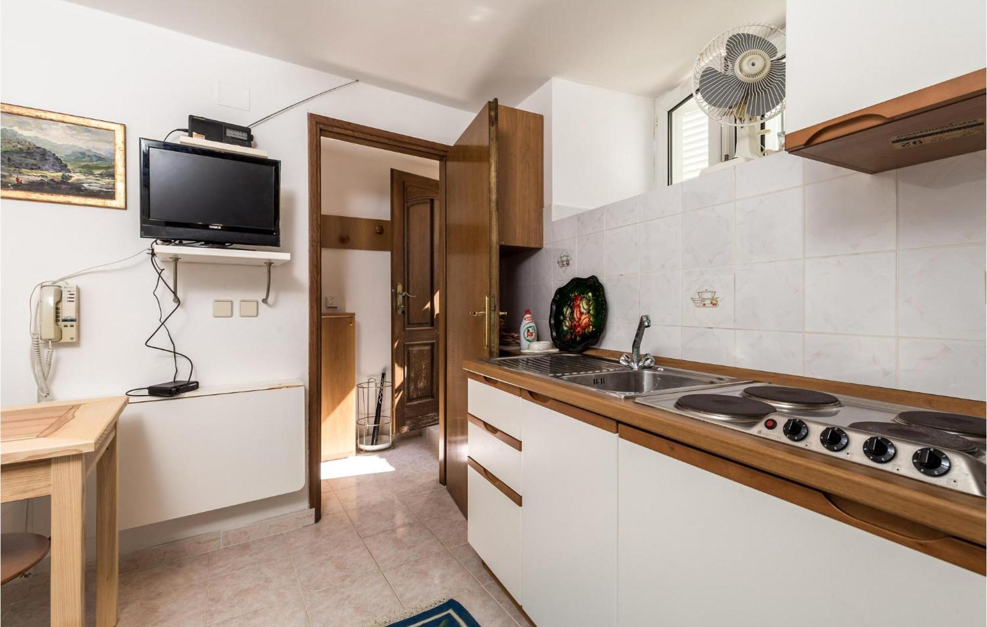 Lovely Apartment In Veli Losinj With Kitchen Exteriör bild