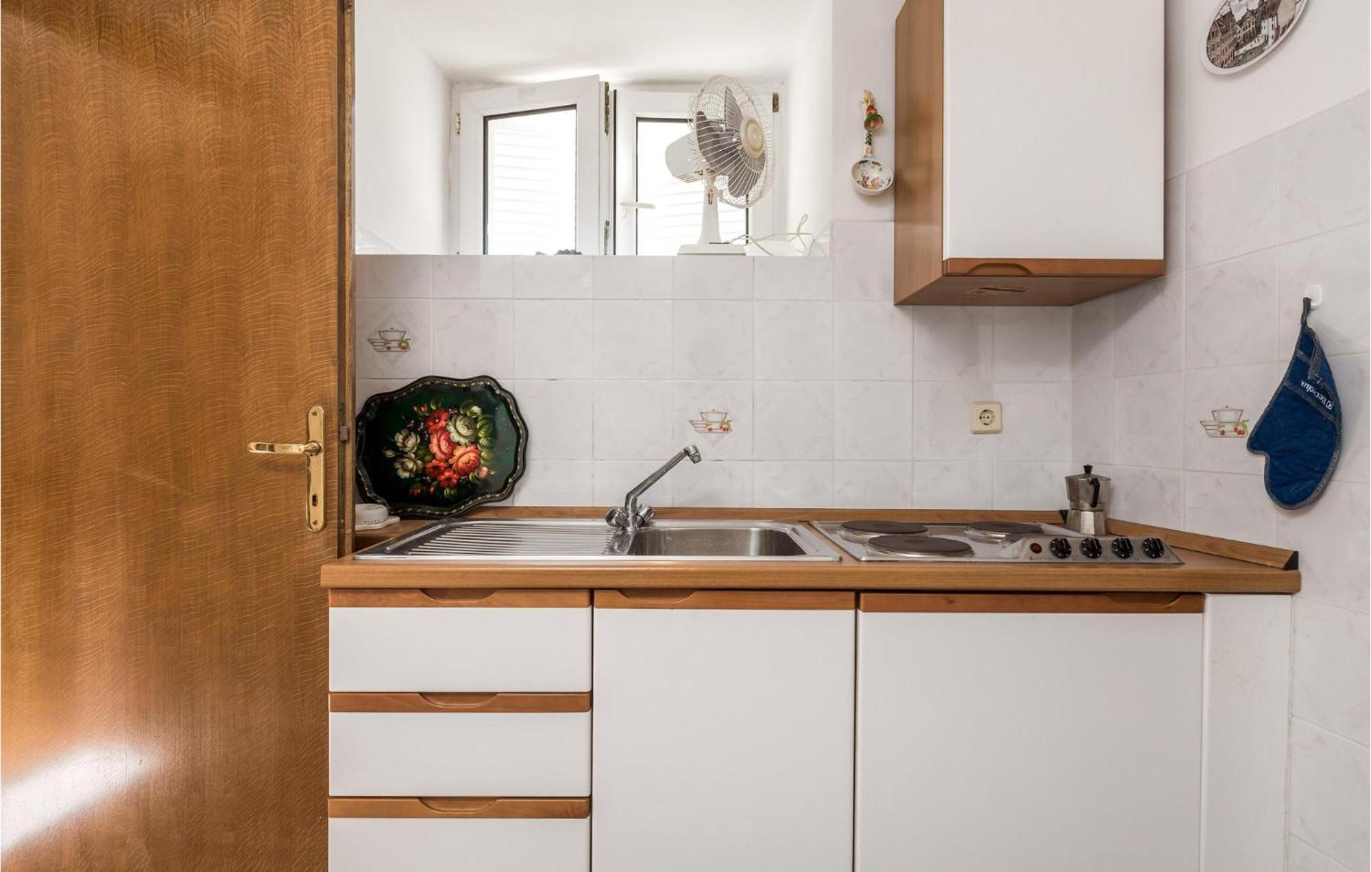 Lovely Apartment In Veli Losinj With Kitchen Exteriör bild