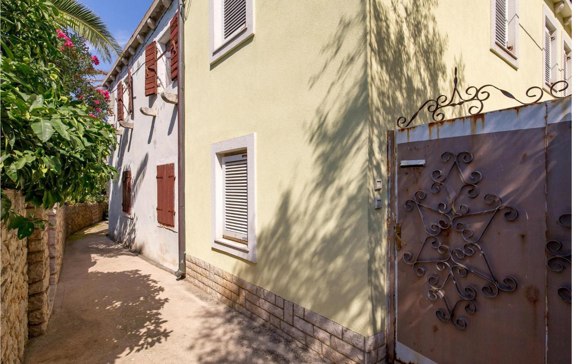 Lovely Apartment In Veli Losinj With Kitchen Exteriör bild