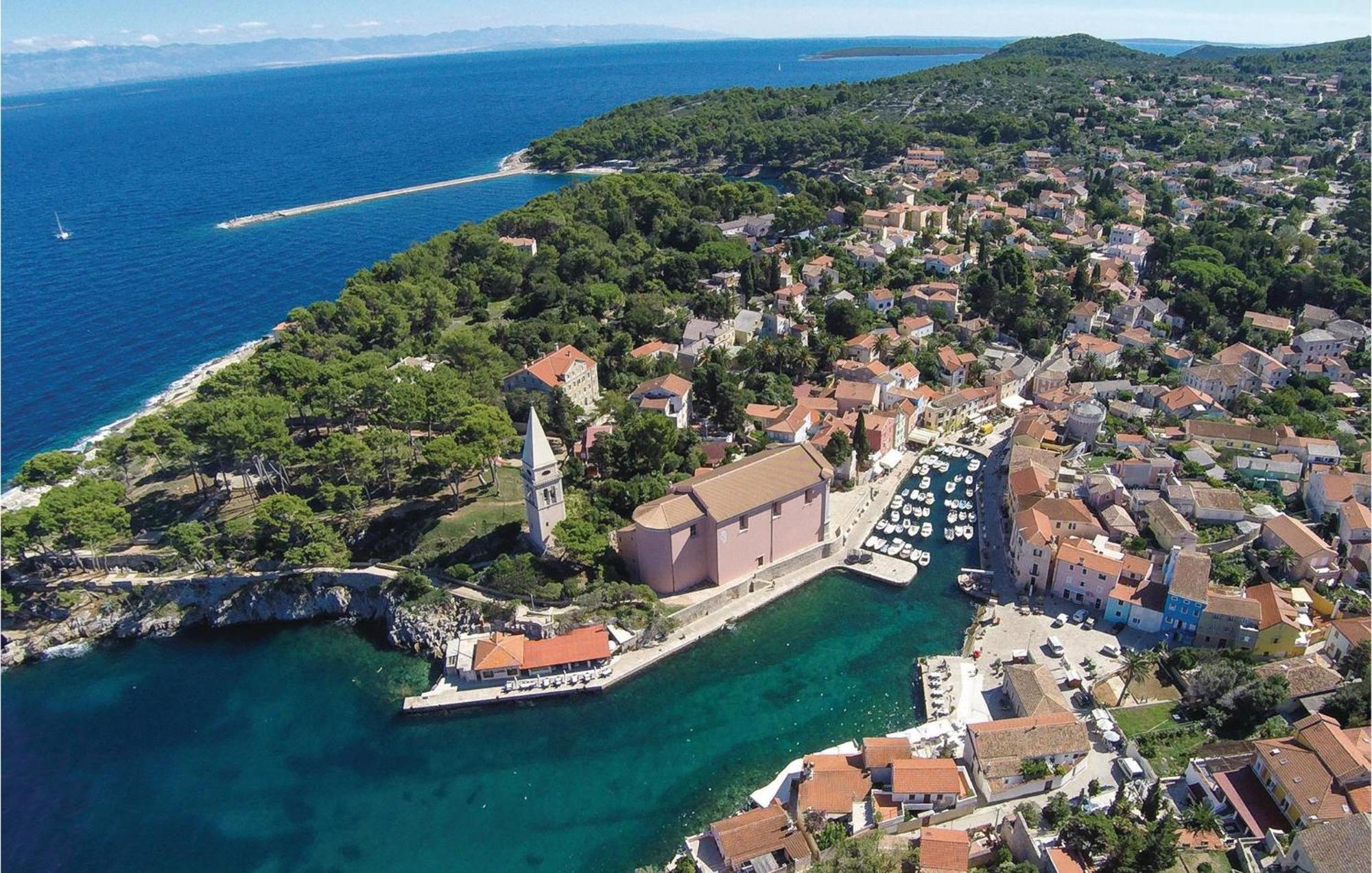 Lovely Apartment In Veli Losinj With Kitchen Exteriör bild