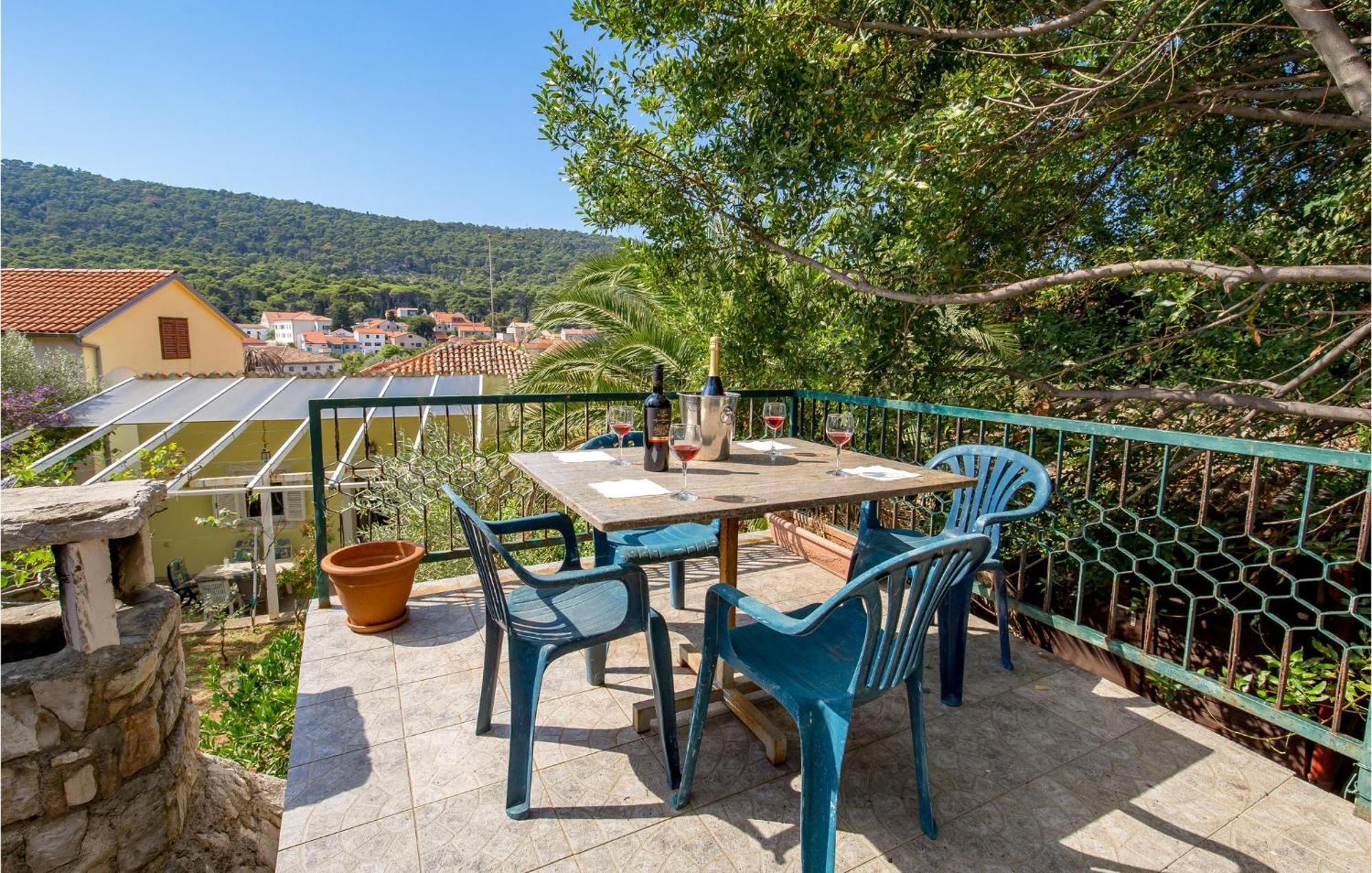 Lovely Apartment In Veli Losinj With Kitchen Exteriör bild