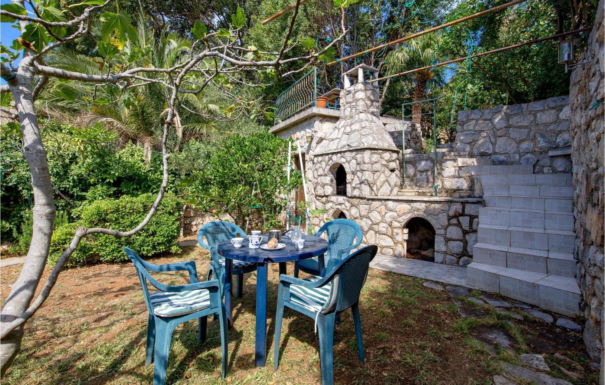 Lovely Apartment In Veli Losinj With Kitchen Exteriör bild