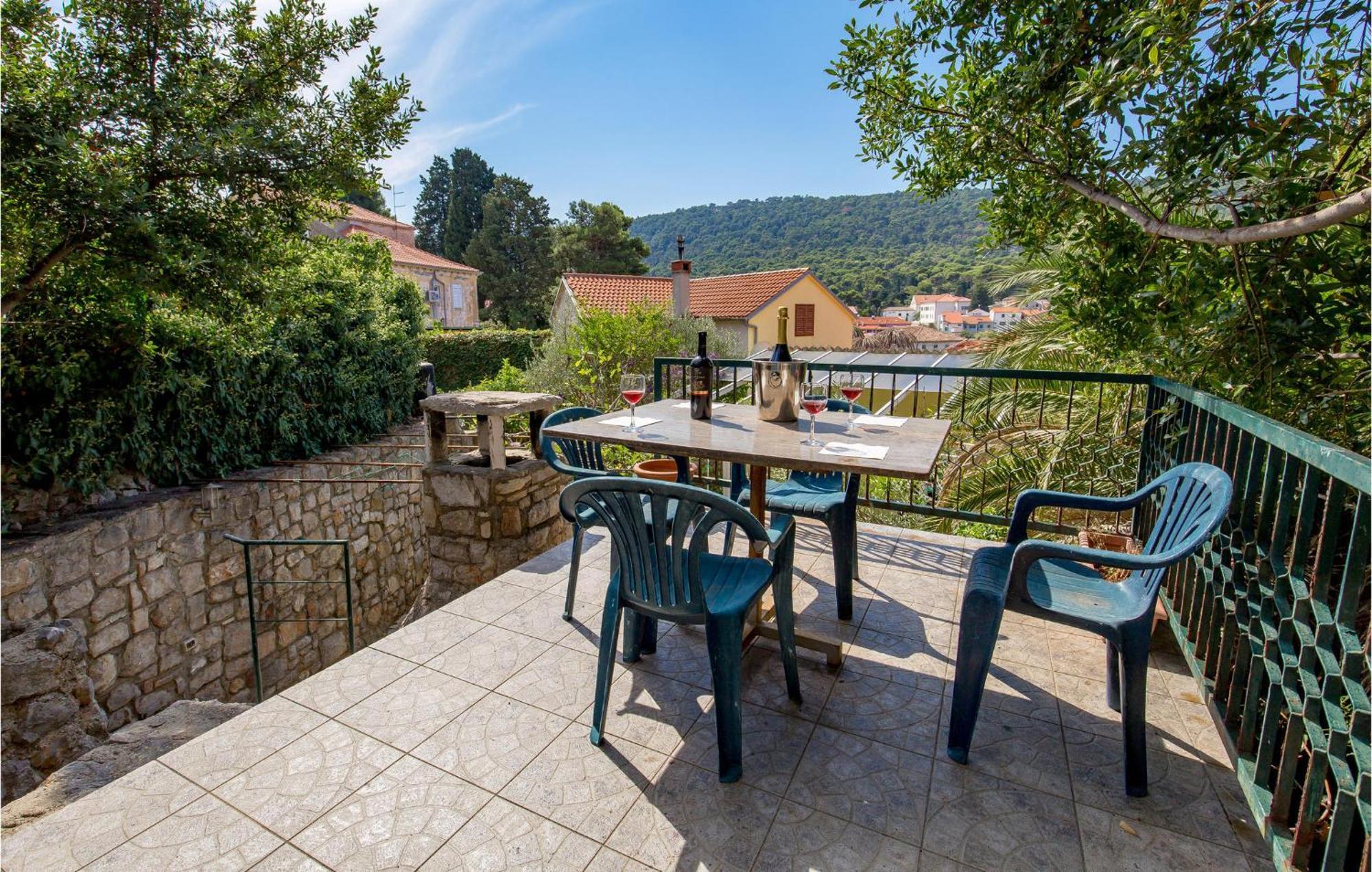 Lovely Apartment In Veli Losinj With Kitchen Exteriör bild