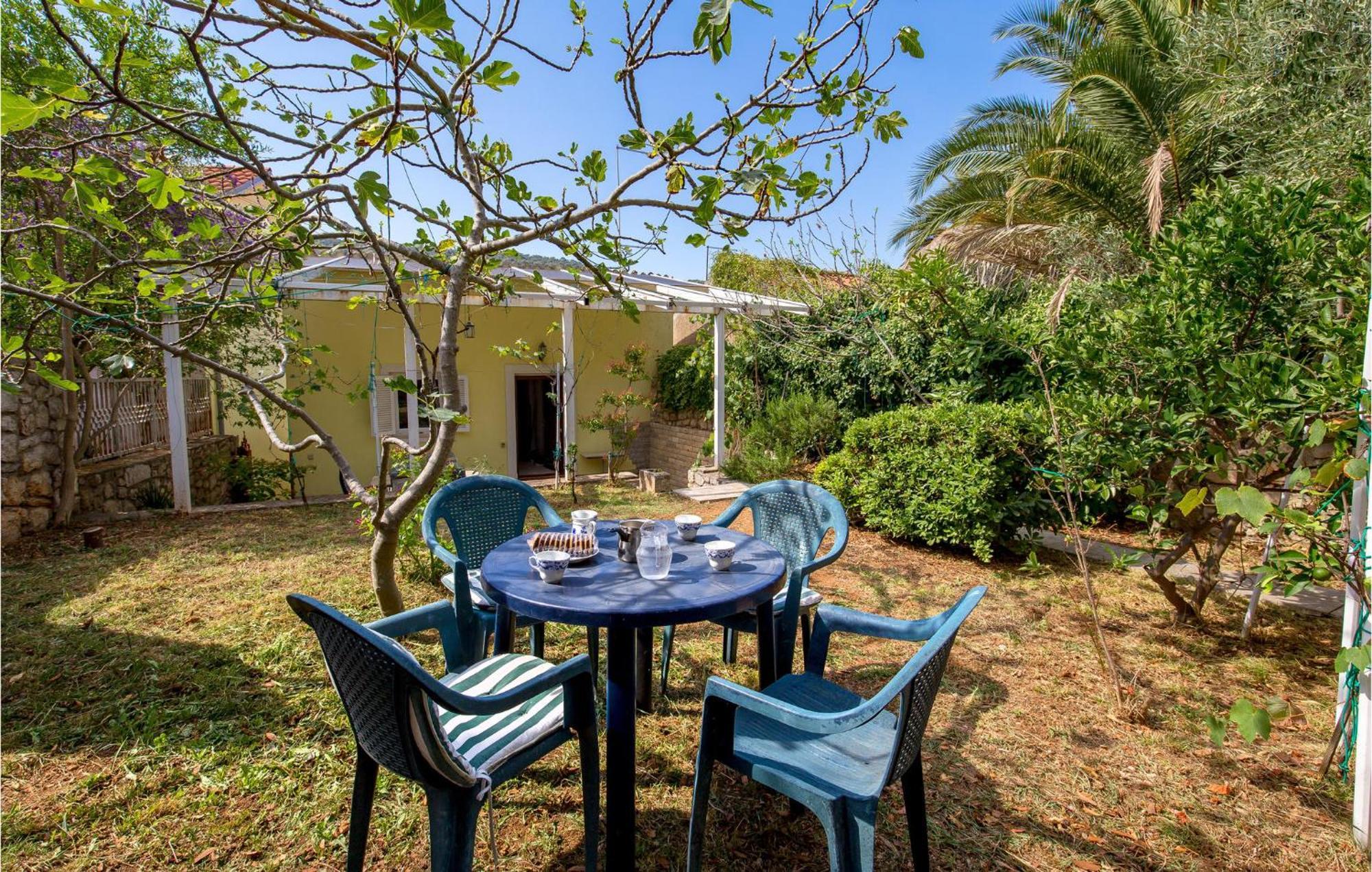 Lovely Apartment In Veli Losinj With Kitchen Exteriör bild
